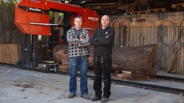 Deux charpentiers allemands montent un atelier de formation au design de mobilier ouvert au grand public